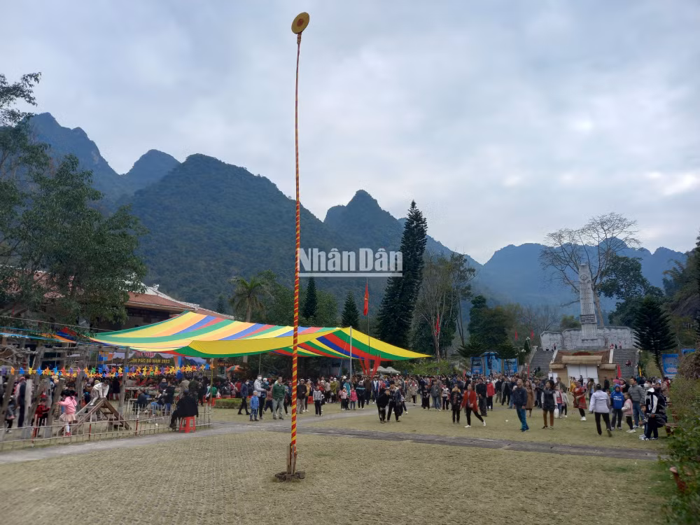 Thi tung còn, trúng được thưởng lì xì.