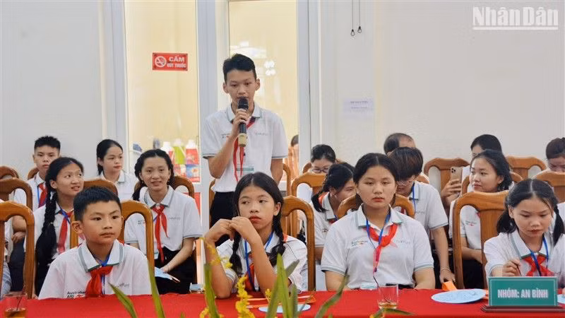 Trẻ em tỉnh Cao Bằng trình bày mong muốn tại Diễn đàn.