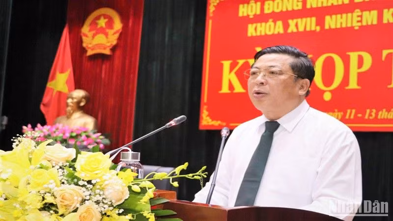 Đồng chí Trần Hồng Minh, Bí thư Tỉnh ủy Cao Bằng phát biểu ý kiến tại kỳ họp.