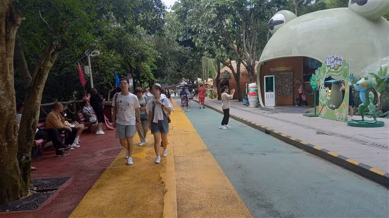 Quang cảnh trong Khu cảnh quan thác Bản Giốc-Đức Thiên, bên phía Trung Quốc.