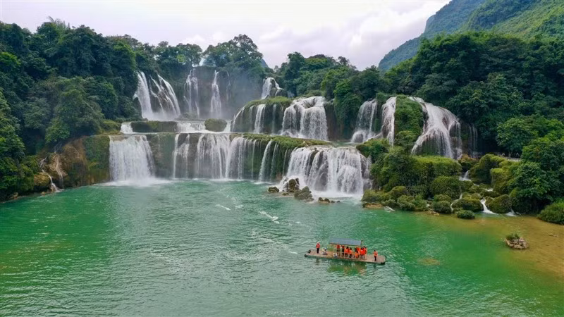 Thác Bản Giốc "viên ngọc xanh" trên mảnh đất biên cương Cao Bằng. Thác Bản Giốc "viên ngọc xanh" trên mảnh đất biên cương Cao Bằng.