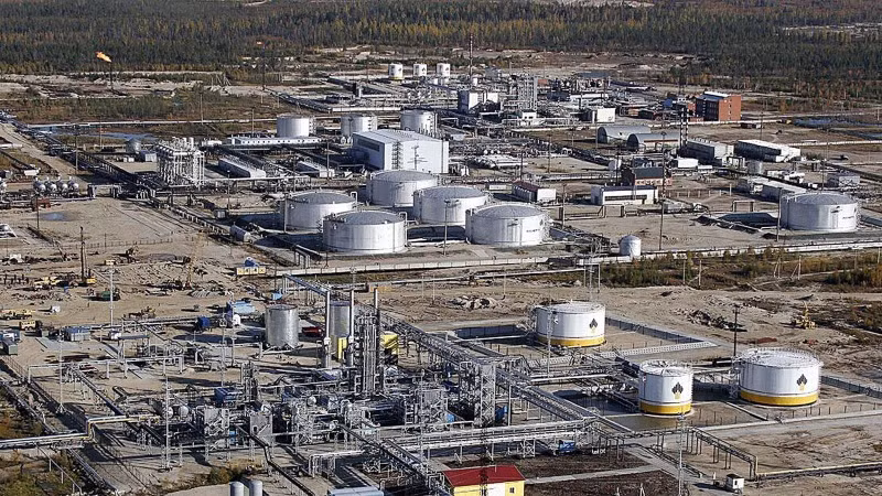 Toàn cảnh nhà máy lọc dầu Rosneft ở thị trấn Gubkinsky, Tây Siberia, LB Nga. (Ảnh: AFP/TTXVN)