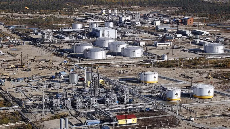 Toàn cảnh nhà máy lọc dầu Rosneft ở thị trấn Gubkinsky, Tây Siberia, LB Nga. (Ảnh: AFP/TTXVN)