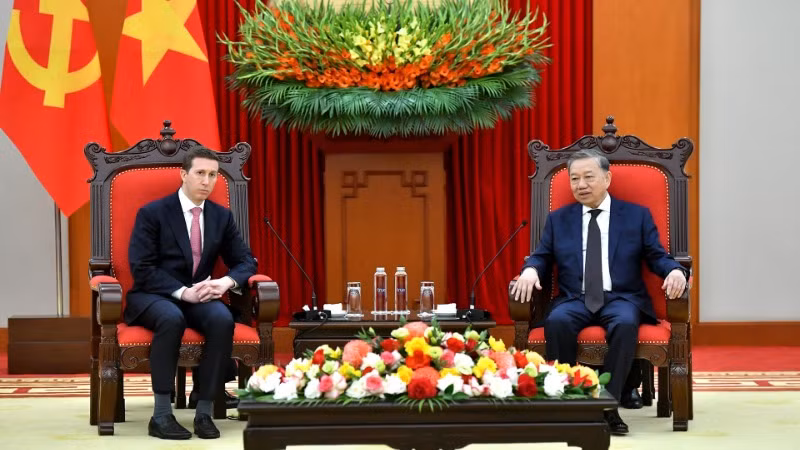 Tổng Bí thư Tô Lâm và ông Jeffrey David Perlman, Tổng Giám đốc Quỹ đầu tư Warburg Pincus (Hoa Kỳ). (Ảnh: ĐĂNG KHOA)