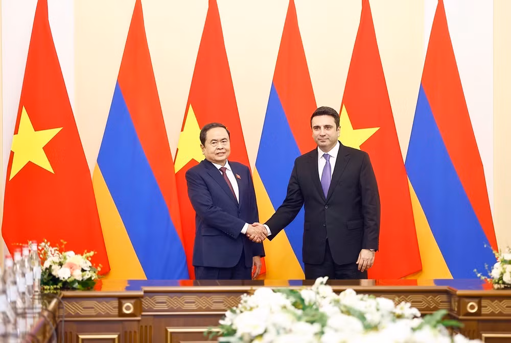 Chủ tịch Quốc hội Trần Thanh Mẫn hội đàm với Chủ tịch Quốc hội Armenia Alen Simonyan. (Ảnh: TTXVN) Chủ tịch Quốc hội Trần Thanh Mẫn hội đàm với Chủ tịch Quốc hội Armenia Alen Simonyan. (Ảnh: TTXVN)