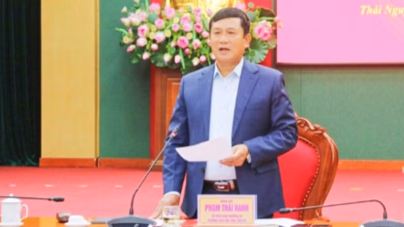 Đồng chí Phạm Thái Hanh, Ủy viên Ban Thường vụ Tỉnh ủy, Trưởng Ban Dân vận Tỉnh ủy Thái Nguyên (trước khi hợp nhất) xin nghỉ hưu trước tuổi.
