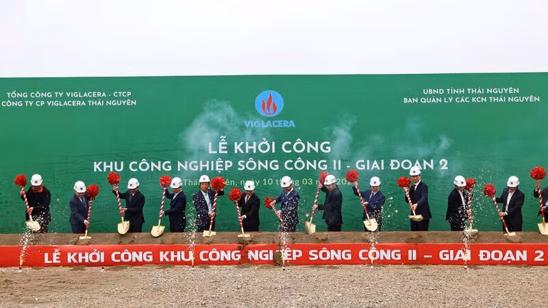 Khi đi vào hoạt động, Khu Công nghiệp Sông Công II-Giai đoạn 2 sẽ thu hút công nghệ hiện đại, giải quyết việc làm cho khoảng 50 nghìn lao động. Khi đi vào hoạt động, Khu Công nghiệp Sông Công II-Giai đoạn 2 sẽ thu hút công nghệ hiện đại, giải quyết việc làm cho khoảng 50 nghìn lao động.