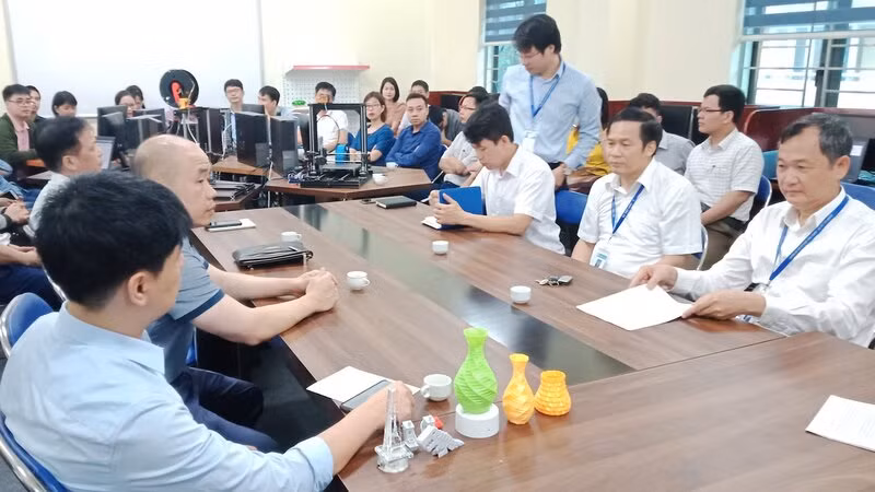 Trường đại học Kỹ thuật công nghiệp Thái Nguyên tập huấn giảng dạy STEM cho giáo viên một số trường trung học phổ thông trên địa bàn tỉnh. Trường đại học Kỹ thuật công nghiệp Thái Nguyên tập huấn giảng dạy STEM cho giáo viên một số trường trung học phổ thông trên địa bàn tỉnh.
