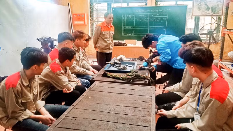 Trường cao đẳng nghề số I gắn đào tạo lý thuyết với thực hành.