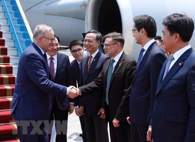Thủ tướng Australia đến Hà Nội, bắt đầu thăm chính thức Việt Nam ảnh 3 Thủ tướng Australia đến Hà Nội, bắt đầu thăm chính thức Việt Nam ảnh 3