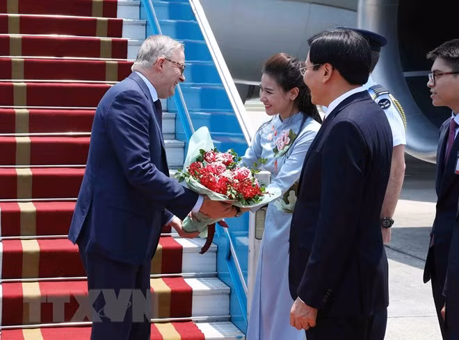 Thủ tướng Australia đến Hà Nội, bắt đầu thăm chính thức Việt Nam ảnh 2 Thủ tướng Australia đến Hà Nội, bắt đầu thăm chính thức Việt Nam ảnh 2