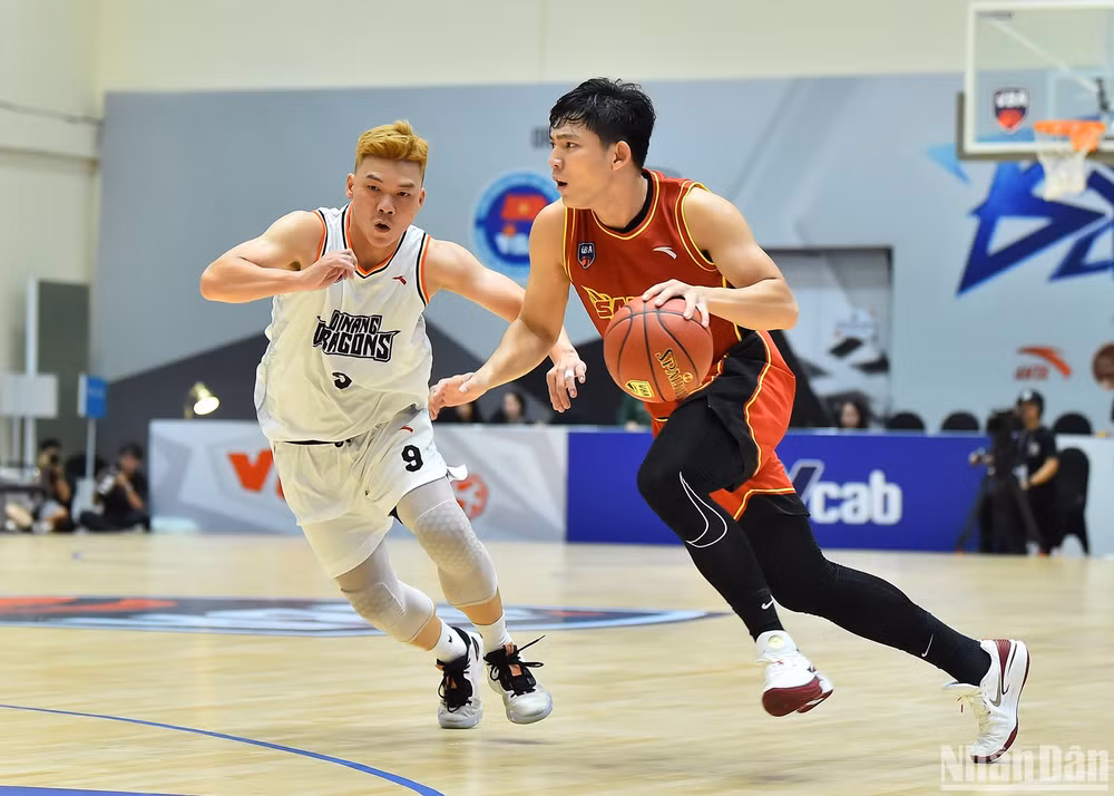 Như thường lệ, các cầu thủ Saigon Heat là đội bóng nhập cuộc tốt hơn với việc nhanh chóng áp đặt lối chơi tấn phủ đầu lên đối thủ. Như thường lệ, các cầu thủ Saigon Heat là đội bóng nhập cuộc tốt hơn với việc nhanh chóng áp đặt lối chơi tấn phủ đầu lên đối thủ.