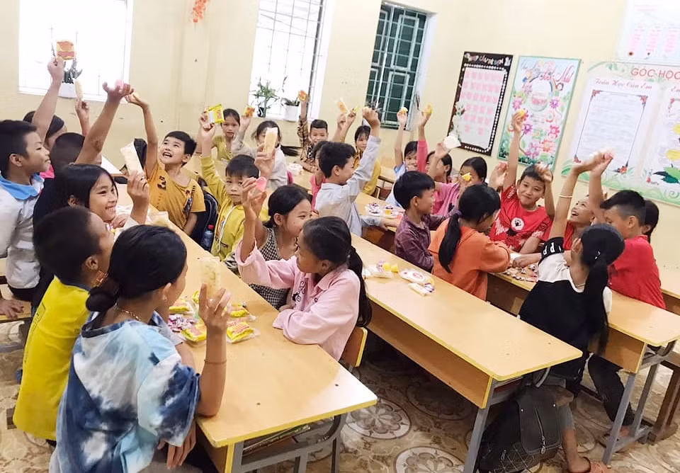Các em học sinh Trường tiểu học Phúc Sơn, Yên Bái. Ảnh: baodantoc.vn