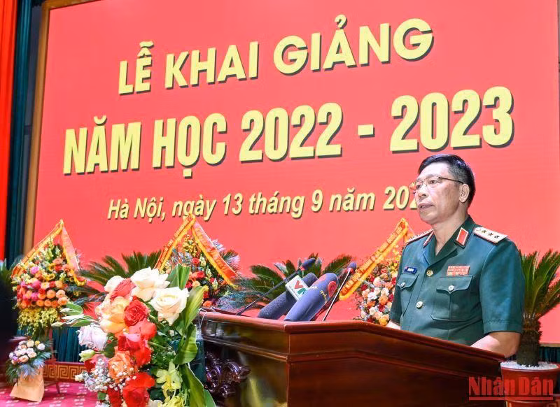 Thượng tướng Trần Việt Khoa, Giám đốc Học viện Quốc phòng phát biểu tại lễ khai giảng.