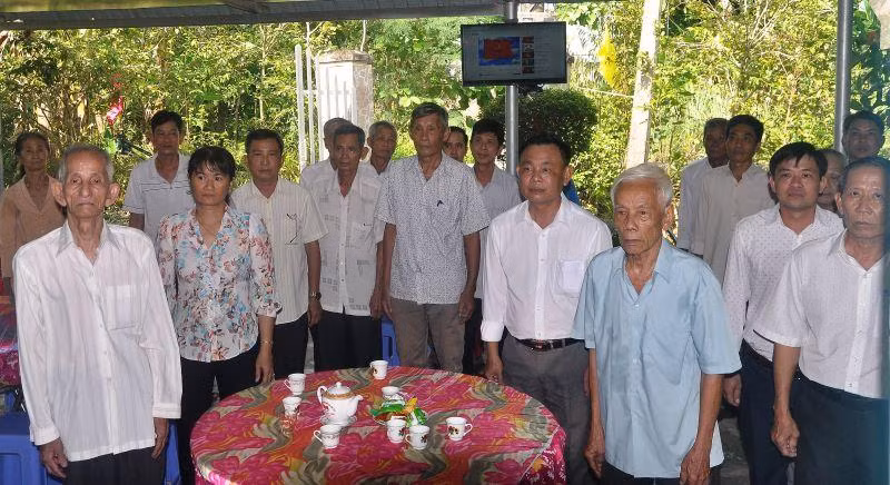 Rất nhiều đảng viên, quần chúng đến dự Lễ giỗ Bác Hồ được tổ chức tại nhà ông Huỳnh Văn Tấn. Rất nhiều đảng viên, quần chúng đến dự Lễ giỗ Bác Hồ được tổ chức tại nhà ông Huỳnh Văn Tấn.
