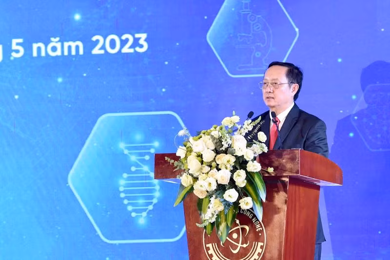 Bộ trưởng Khoa học và Công nghệ Huỳnh Thành Đạt phát biểu. Bộ trưởng Khoa học và Công nghệ Huỳnh Thành Đạt phát biểu.