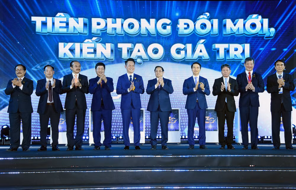 Thủ tướng và các đại biểu tại lễ kỷ niệm
