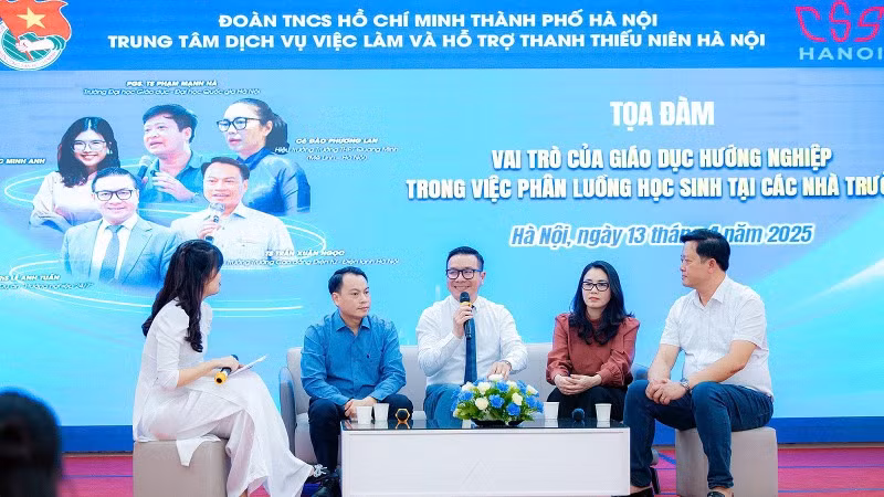 Các diễn giả thảo luận về hướng nghiệp tại Tọa đàm.