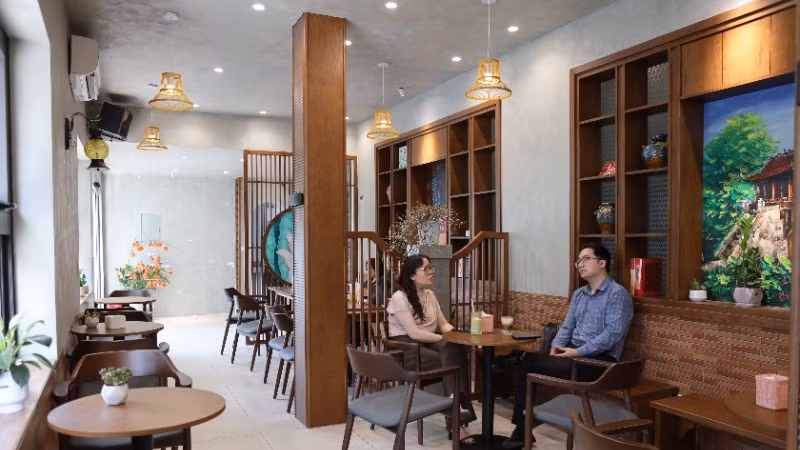 Cafe More Hanoi trở thành địa điểm quen thuộc của nhiều khách hàng.