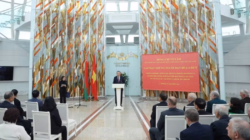 Tổng Bí thư Tô Lâm phát biểu tại buổi gặp mặt các cựu quân nhân, chuyên gia Belarus và những người bạn Belarus từng có đóng góp nổi bật cho Việt Nam. (Ảnh: Thống Nhất/TTXVN) 