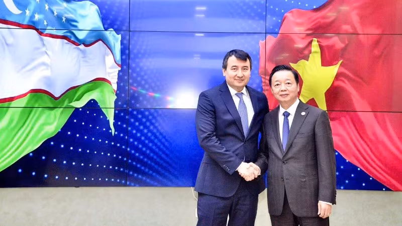 Phó Thủ tướng Chính phủ Trần Hồng Hà và Phó Thủ tướng Uzbekistan Jamshid Khodjaev.