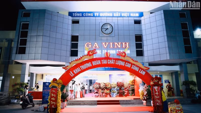 Đoàn tàu chất lượng cao tuyến Hà Nội-Vinh và ngược lại chính thức hoạt động từ chiều ngày 22/4. (Ảnh: Tổng công ty Đường sắt Việt Nam) 
