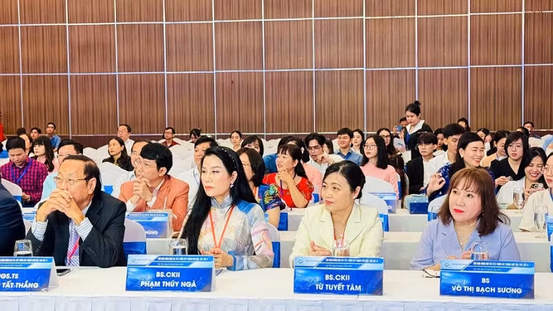 Các đại biểu tại hội nghị.