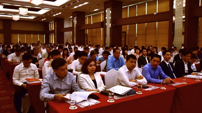 Các đại biểu dự hội nghị.