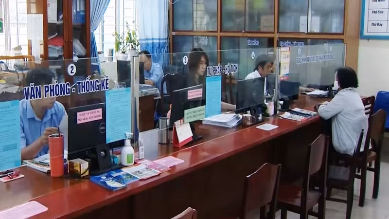 Chính sách hỗ trợ cho các đối tượng dôi dư xây dựng theo 2 mức hỗ trợ. (Ảnh: TẠ QUANG) Chính sách hỗ trợ cho các đối tượng dôi dư xây dựng theo 2 mức hỗ trợ. (Ảnh: TẠ QUANG)