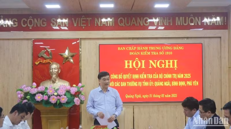 Phó Chủ tịch Quốc hội, Phó Trưởng đoàn Thường trực Đoàn Kiểm tra số 1910 của Bộ Chính trị Vũ Hồng Thanh phát biểu tại hội nghị.