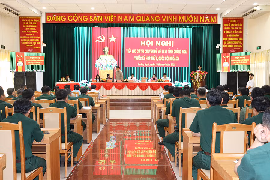 Quang cảnh buổi tiếp xúc cử tri. Quang cảnh buổi tiếp xúc cử tri.