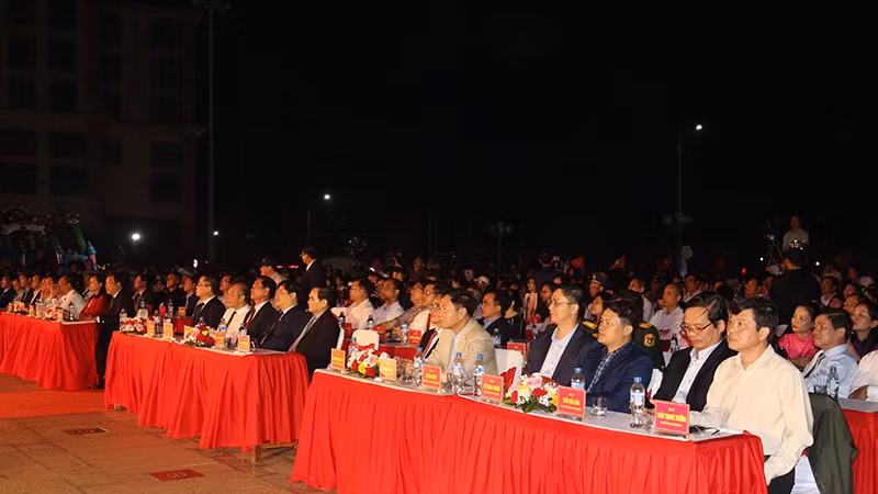 Các đại biểu tham dự buổi lễ. Các đại biểu tham dự buổi lễ.