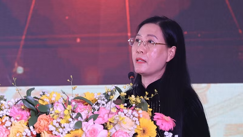 Bí thư Tỉnh ủy Quảng Ngãi Bùi Thị Quỳnh Vân phát biểu tại hội thảo. Bí thư Tỉnh ủy Quảng Ngãi Bùi Thị Quỳnh Vân phát biểu tại hội thảo.