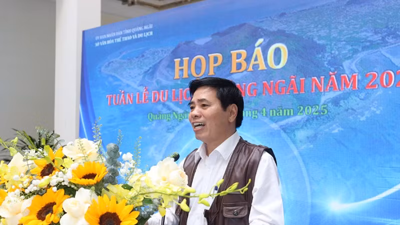 Giám đốc Sở Văn hóa, Thể thao và Du lịch tỉnh Quảng Ngãi Nguyễn Tiến Dũng phát biểu tại buổi họp báo.