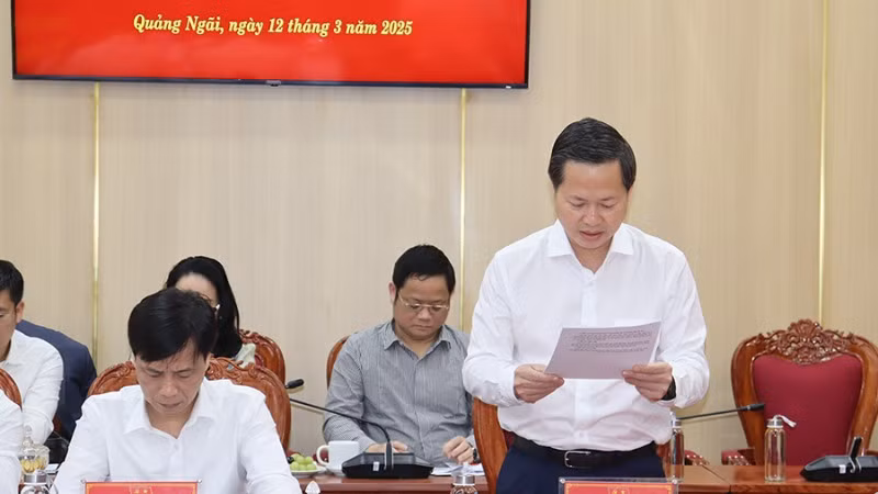 Đồng chí Đoàn Anh Dũng, Phó Chủ nhiệm Ủy ban Kiểm tra Trung ương, Phó Trưởng đoàn Đoàn kiểm tra số 1910 thông qua dự thảo báo cáo kết quả kiểm tra đối với Ban Thường vụ Tỉnh ủy Quảng Ngãi.