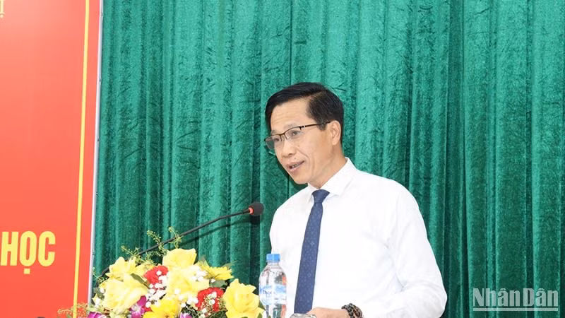 Phó Giáo sư, Tiến sĩ Hoàng Phúc Lâm, Phó Giám đốc Học viện chính trị Quốc gia Hồ Chí Minh phát biểu tại lễ khai giảng lớp bồi dưỡng.