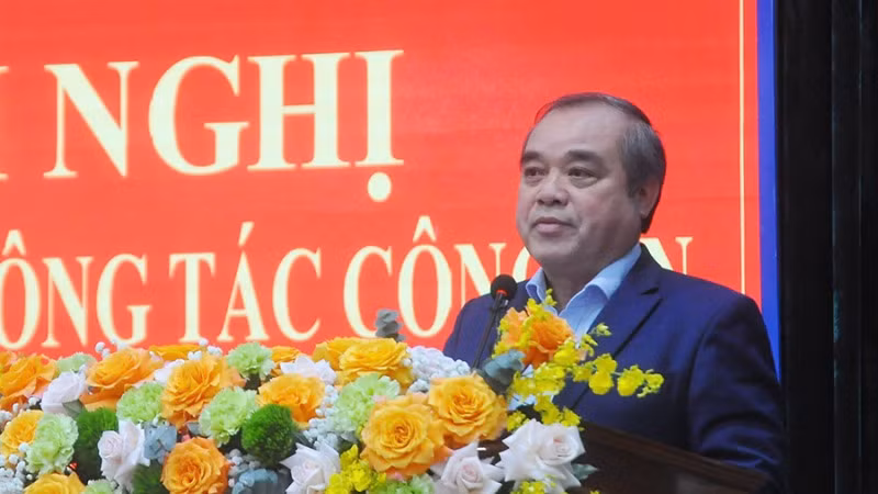 Phó Chủ tịch Thường trực Ủy ban nhân dân tỉnh Quảng Ngãi Trần Hoàng Tuấn phát biểu chỉ đạo tại hội nghị.