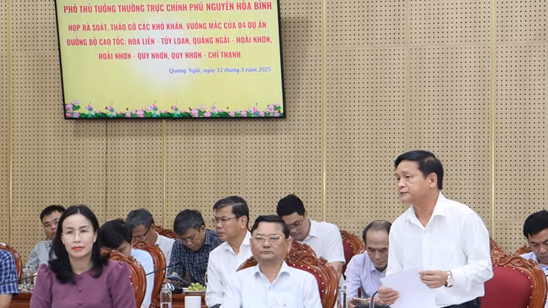 Lãnh đạo tỉnh Phú Yên phát biểu tại buổi làm việc. Lãnh đạo tỉnh Phú Yên phát biểu tại buổi làm việc.