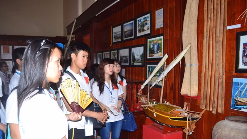 Nhà trưng bày Đội Hoàng Sa Bắc Hải, địa điểm tham quan không thể bỏ qua đối với du khách khi đến với đảo Lý Sơn. Nhà trưng bày Đội Hoàng Sa Bắc Hải, địa điểm tham quan không thể bỏ qua đối với du khách khi đến với đảo Lý Sơn.