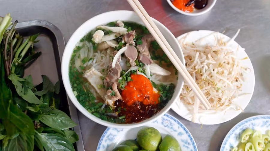 Phở là một trong những món ăn của Việt Nam nổi tiếng trên khắp thế giới (Ảnh: CNN)