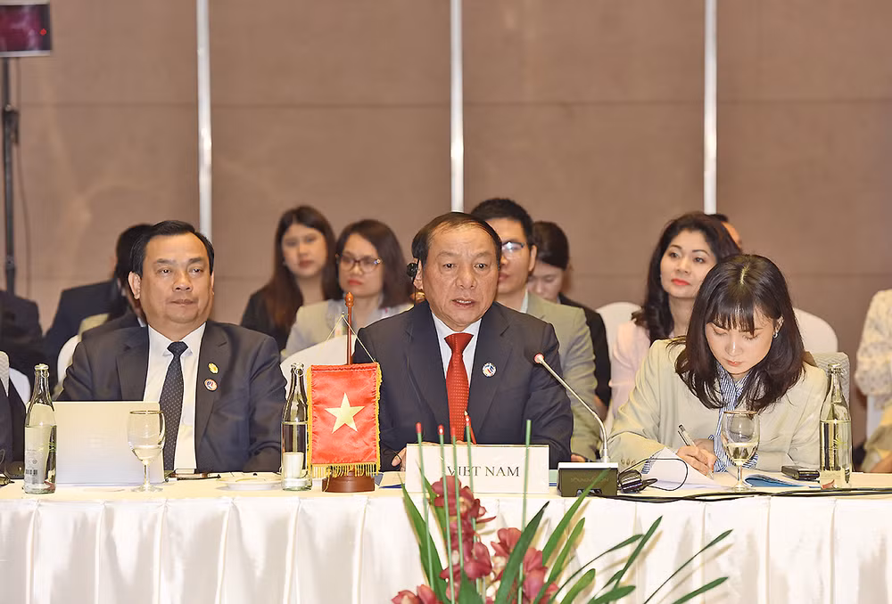 Bộ trưởng Nguyễn Văn Hùng phát biểu tại Hội nghị (Ảnh: Cục Du lịch Quốc gia Việt Nam) Bộ trưởng Nguyễn Văn Hùng phát biểu tại Hội nghị (Ảnh: Cục Du lịch Quốc gia Việt Nam)