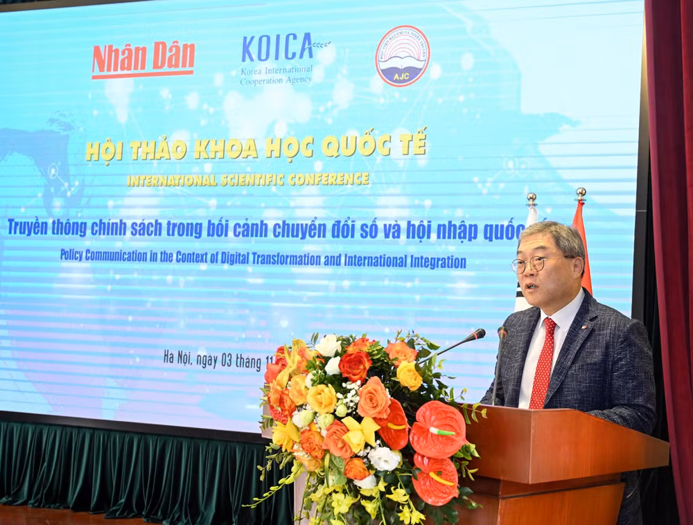 Giám đốc quốc gia KOICA Việt Nam Cho Han-Deog phát biểu tại Hội thảo. (Ảnh DUY LINH)