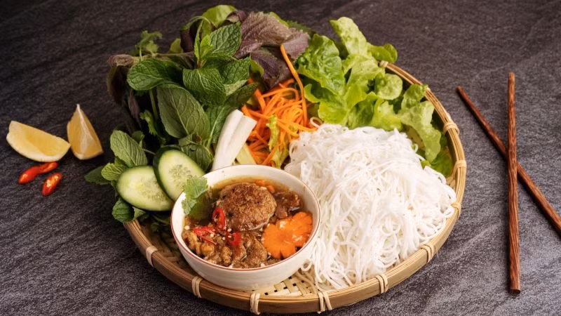 Michelin Guide nhận rõ sự phong phú, tính đa dạng và tinh hoa ẩm thực của Việt Nam. Michelin Guide nhận rõ sự phong phú, tính đa dạng và tinh hoa ẩm thực của Việt Nam.