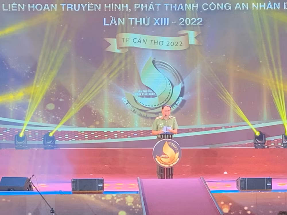 Thứ trưởng Công an Trần Quốc Tỏ phát biểu khai mạc liên hoan. (Ảnh: Thanh Tâm ) 