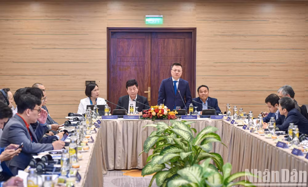 Tổng Biên tập Báo Nhân Dân Lê Quốc Minh phát biểu kết luận hội nghị.