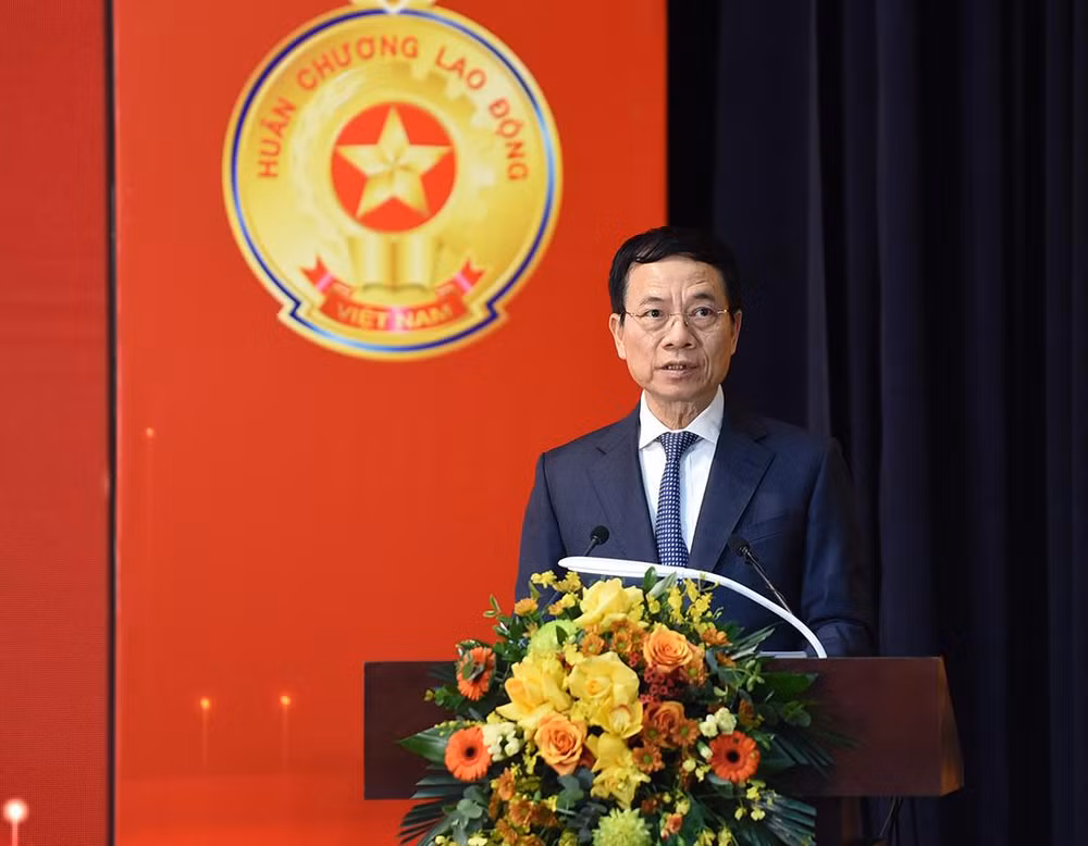 Bộ trưởng Bộ Thông tin và Truyền thông Nguyễn Mạnh Hùng phát biểu. Bộ trưởng Bộ Thông tin và Truyền thông Nguyễn Mạnh Hùng phát biểu.