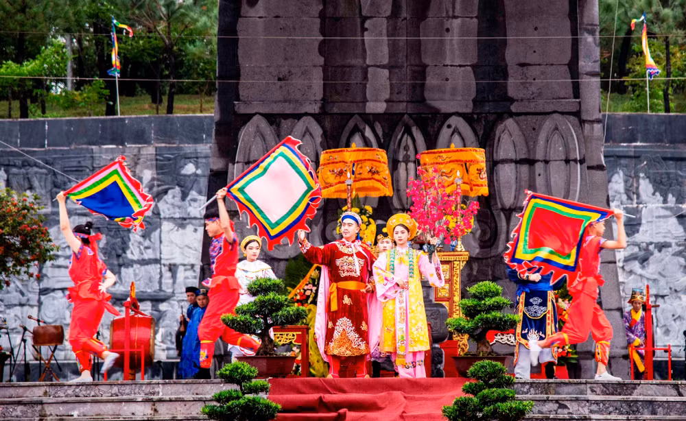 Cách đây 234 năm, Nguyễn Huệ lên ngôi Hoàng đế, lấy hiệu Quang Trung và phát động cuộc xuất quân thần tốc ra bắc. Cách đây 234 năm, Nguyễn Huệ lên ngôi Hoàng đế, lấy hiệu Quang Trung và phát động cuộc xuất quân thần tốc ra bắc.