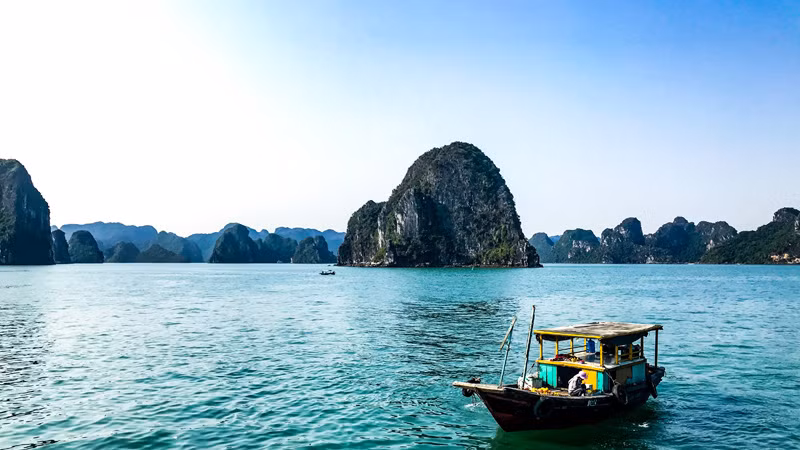 Vịnh Hạ Long đứng đầu trong danh sách của Wanderlust. (Ảnh: Booking.com)