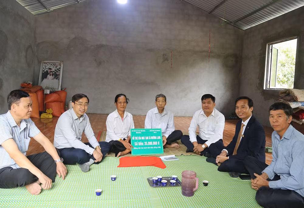 Ngôi nhà mới khang trang được bàn giao nhà cho gia đình ông Hà Văn Sể.