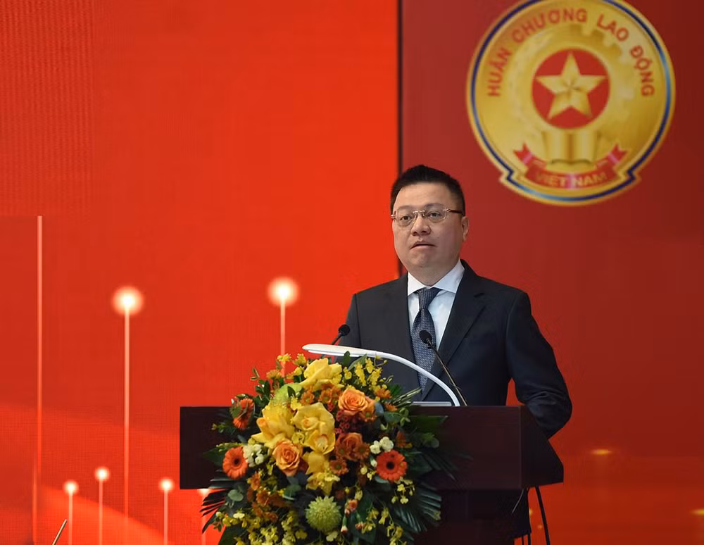 Đồng chí Lê Quốc Minh, Ủy viên Trung ương Đảng, Phó Trưởng Ban Tuyên giáo Trung ương,Tổng biên tập Báo Nhân Dân, Chủ tịch Hội Nhà báo Việt Nam trình bày tham luận tại Hội nghị. Đồng chí Lê Quốc Minh, Ủy viên Trung ương Đảng, Phó Trưởng Ban Tuyên giáo Trung ương,Tổng biên tập Báo Nhân Dân, Chủ tịch Hội Nhà báo Việt Nam trình bày tham luận tại Hội nghị.
